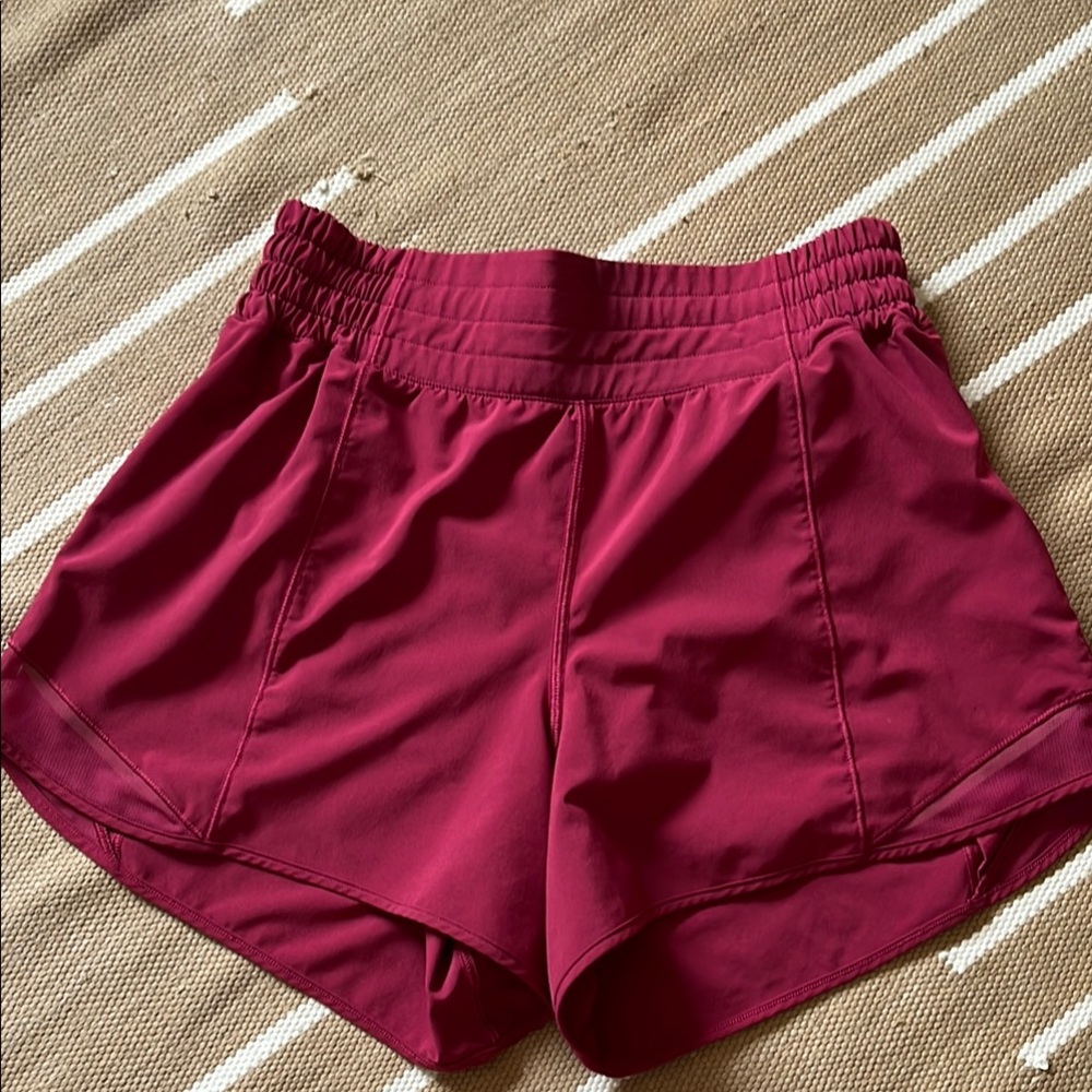 Lululemon Hotty Hot High-Rise Lined Short 4" - pomegranate color